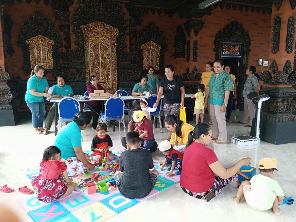 PELAKSANAAN KEGIATAN POSYANDU BALITA DI BANJAR GANGGA SARI KELURAHAN KAPAL